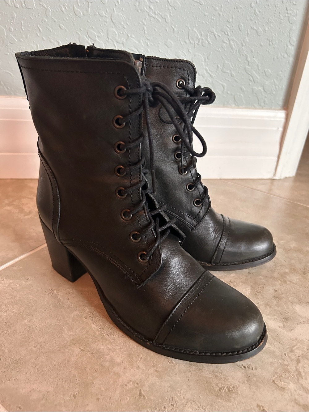Steve Madden Ladies Black Lace-Up Heeled Ankle Boots Sz 7.5